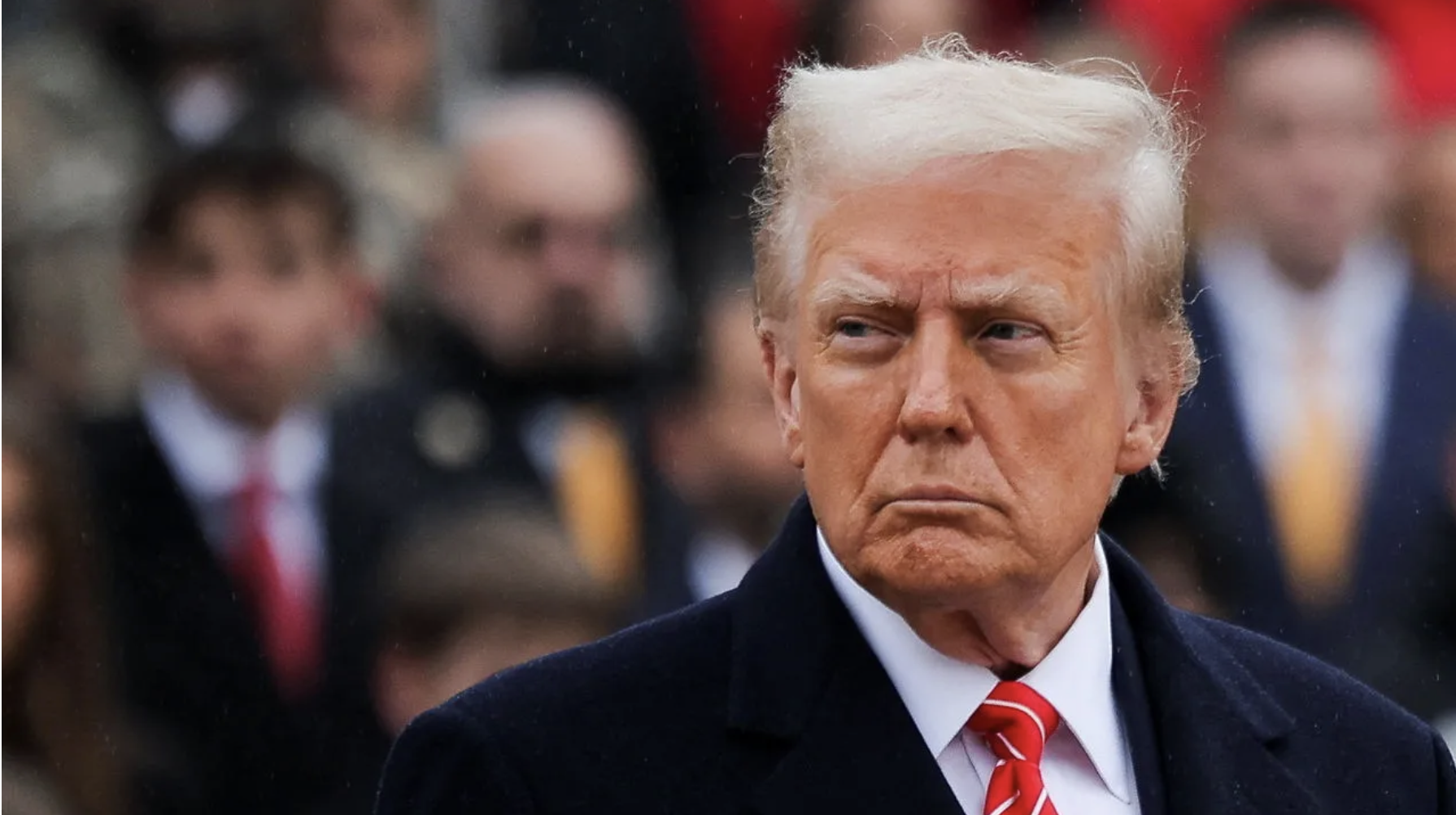 Trump sostiene en vilo al mundo: ¿autorizará el primer ataque directo de Estados Unidos contra el corazón nuclear de Irán?