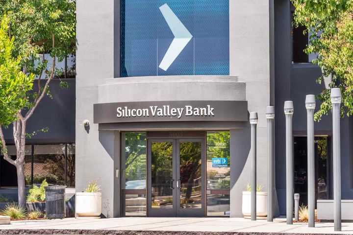 SVB: Inversionistas preguntan ¿será el comienzo de un problema mayor?, Aumentan tensiones entre EUA y China.